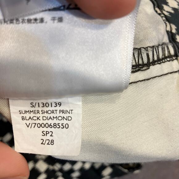 Gap Womens 10R Mid-Rise Black Geometric Print Shorts Cotton Preppy Summer‎ - Picture 3 of 13